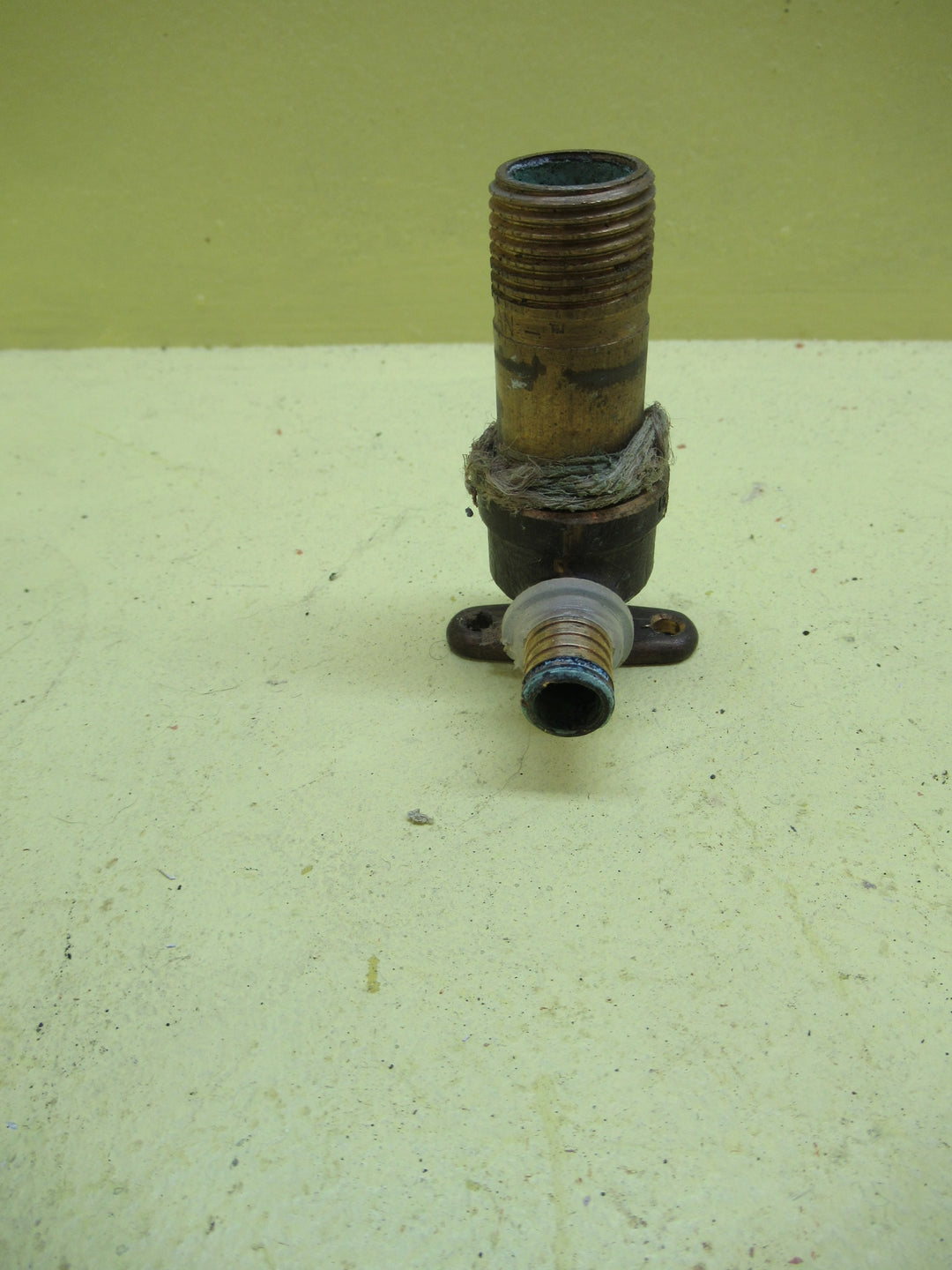 Hose Fitting 60-75H x 42W x 55D - 15Dia
