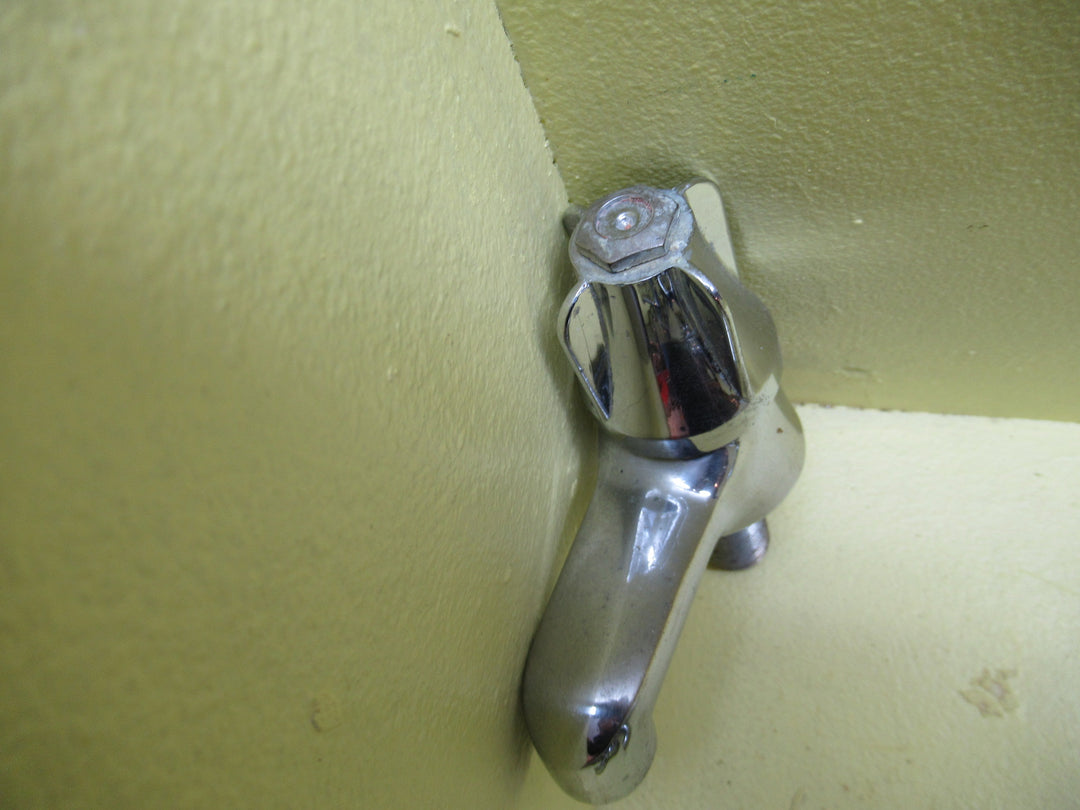 Large Tapered Side fin BasinFucet Tap 80H x 100D x 50Dia