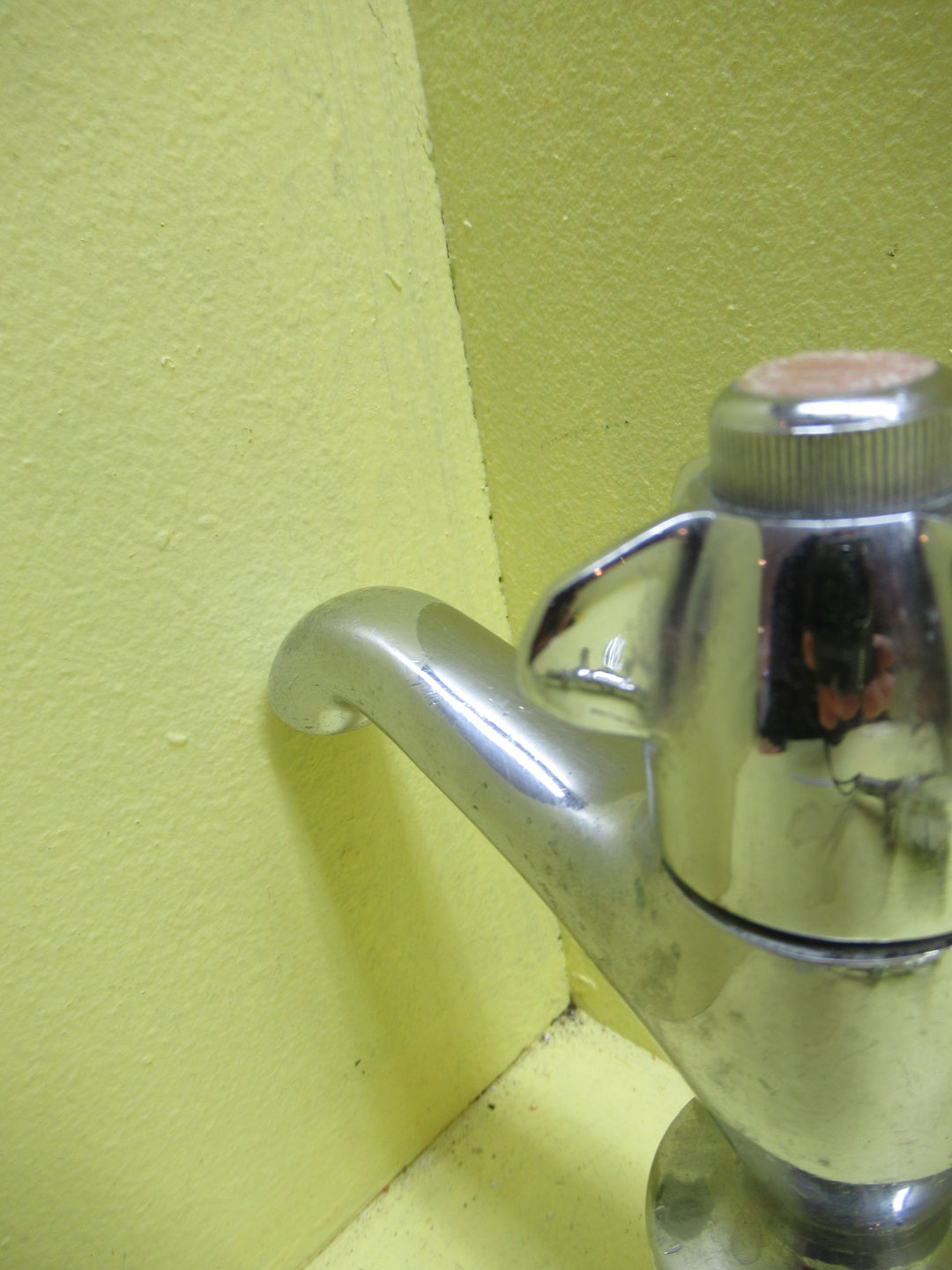 Curvy Small Pointed Fin Top with Skirted Bottom 100H x 110D x 60Dia