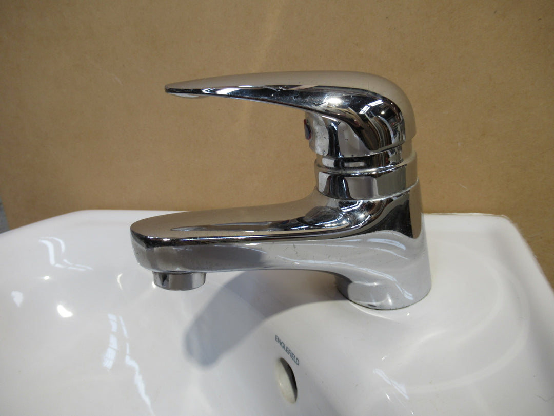 Englefield Modern Corner Vanity with Brackets   150 x 150W x 170D x 200H