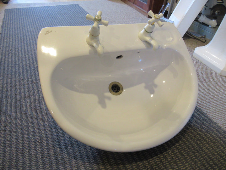 Ideal Standard Whie Bathroom Sink with Pedestal 265H x 565W x 455D/640H x 170W x 150D(CArt)