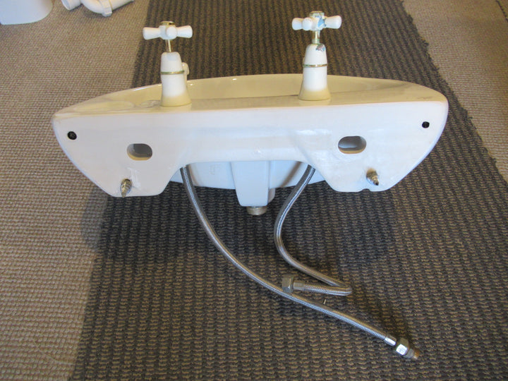 Ideal Standard Whie Bathroom Sink with Pedestal 265H x 565W x 455D/640H x 170W x 150D(CArt)