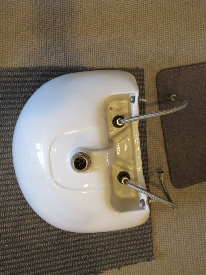 Ideal Standard Whie Bathroom Sink with Pedestal 265H x 565W x 455D/640H x 170W x 150D(CArt)