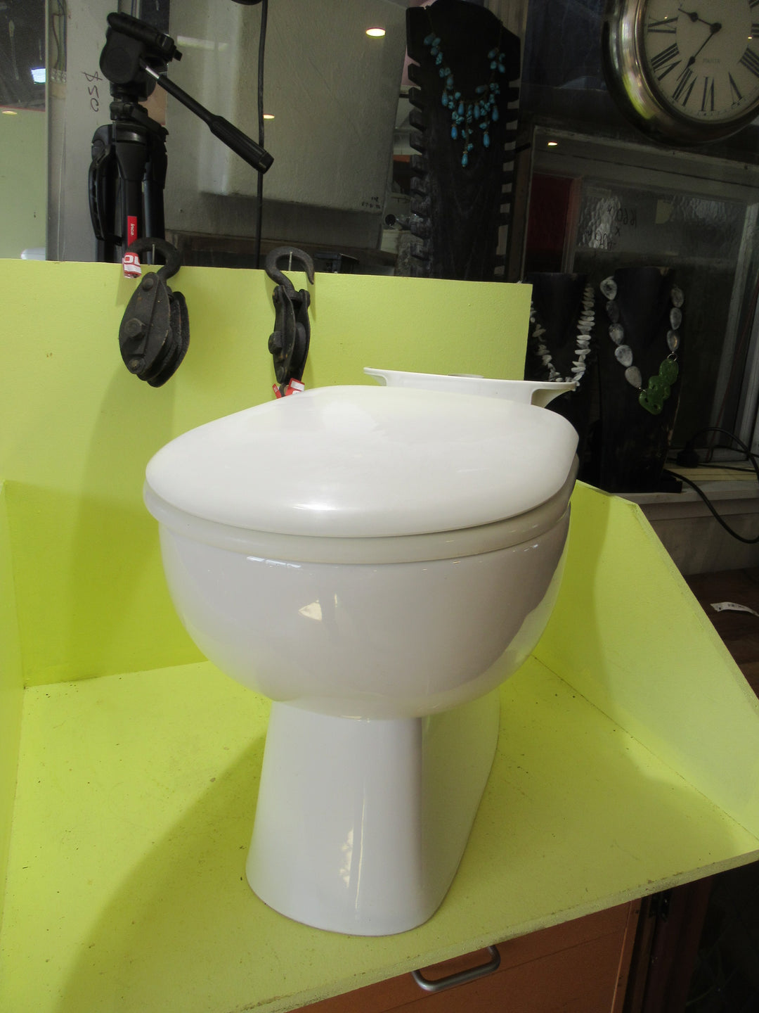 Imperial Toilet & Cistern 440H x 380W x 650D/Cistern 360H x 390W x 190D