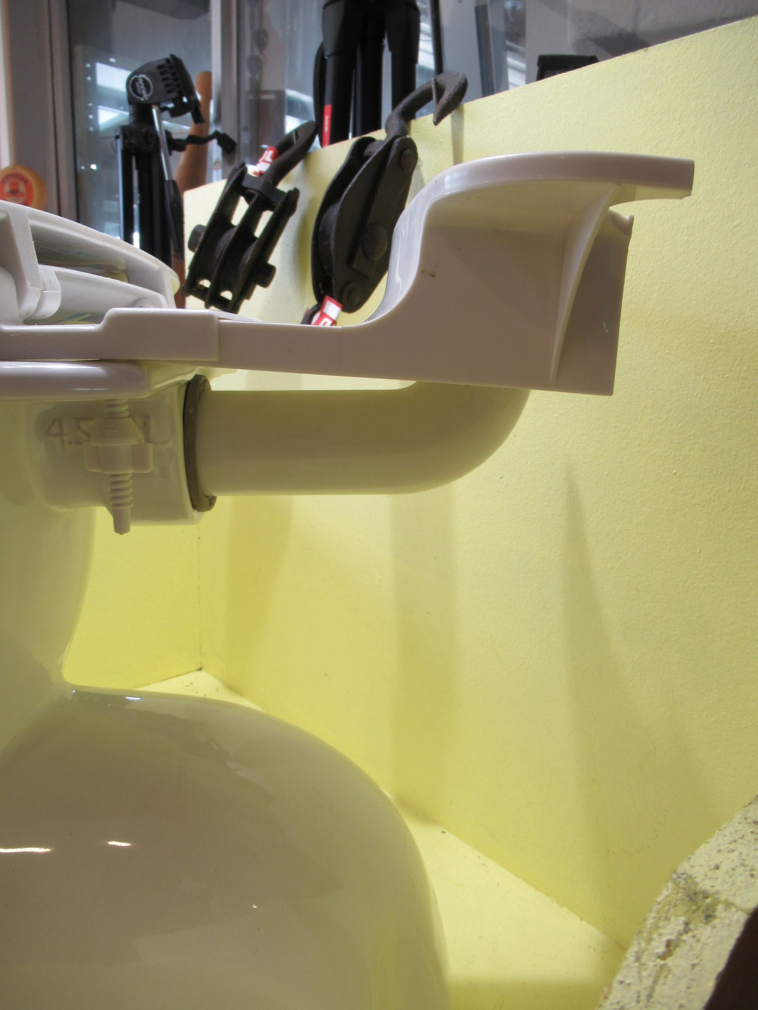 Imperial Toilet & Cistern 440H x 380W x 650D/Cistern 360H x 390W x 190D