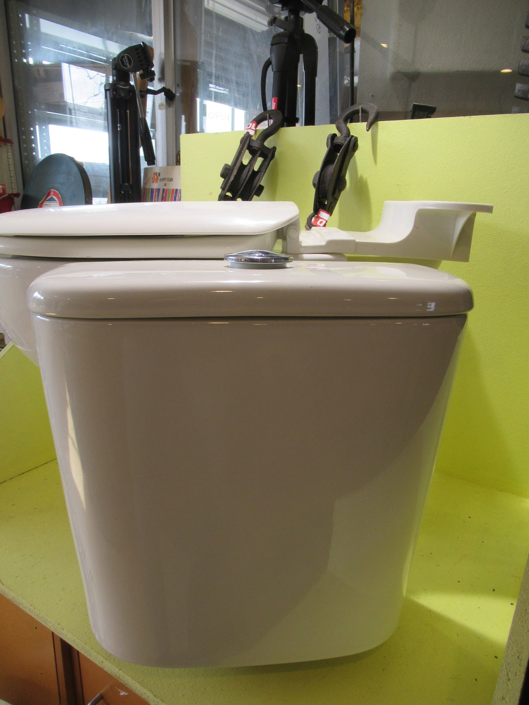 Imperial Toilet & Cistern 440H x 380W x 650D/Cistern 360H x 390W x 190D