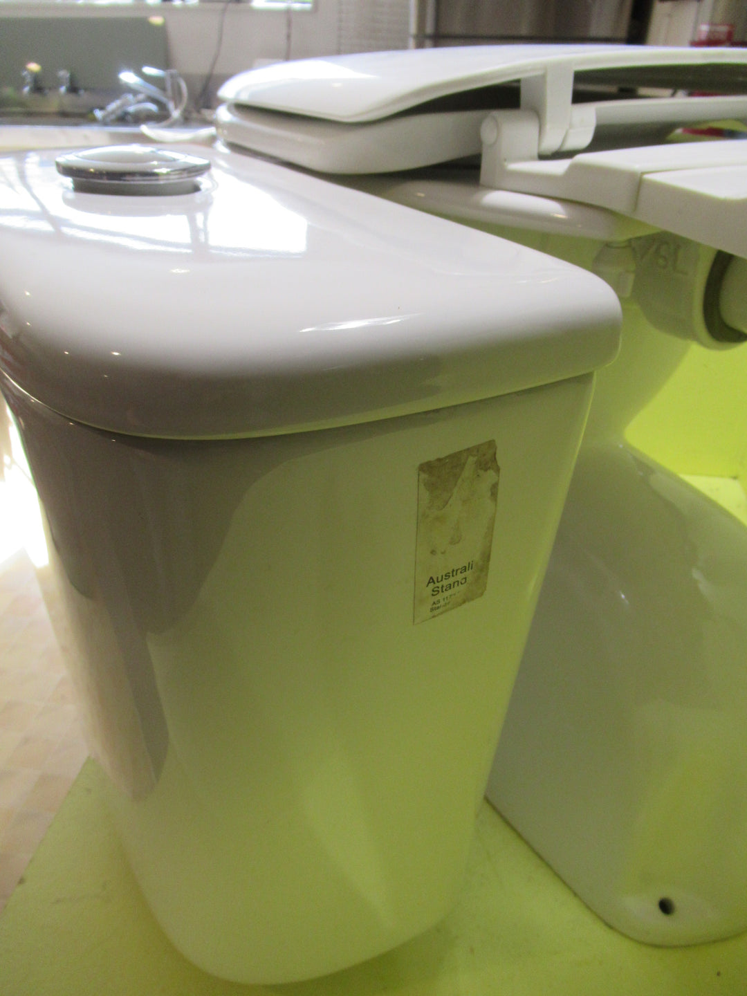 Imperial Toilet & Cistern 440H x 380W x 650D/Cistern 360H x 390W x 190D