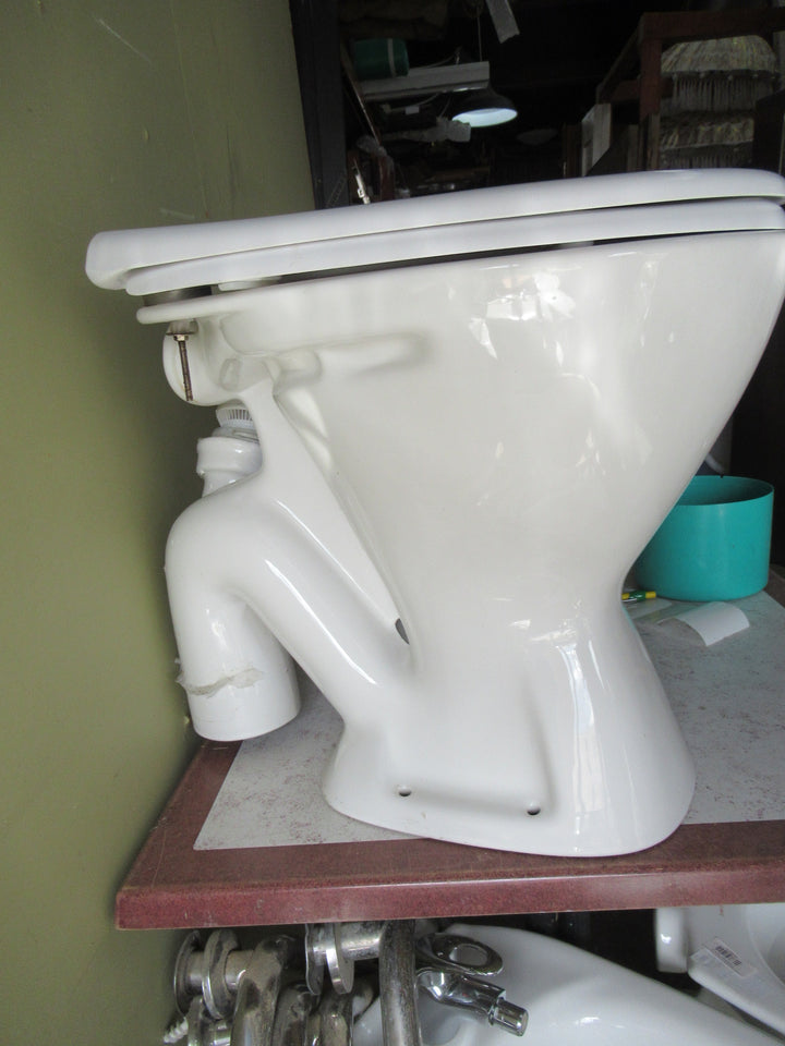 Caroma Toilet with Soft Close Lid 440H x 380W x 480D