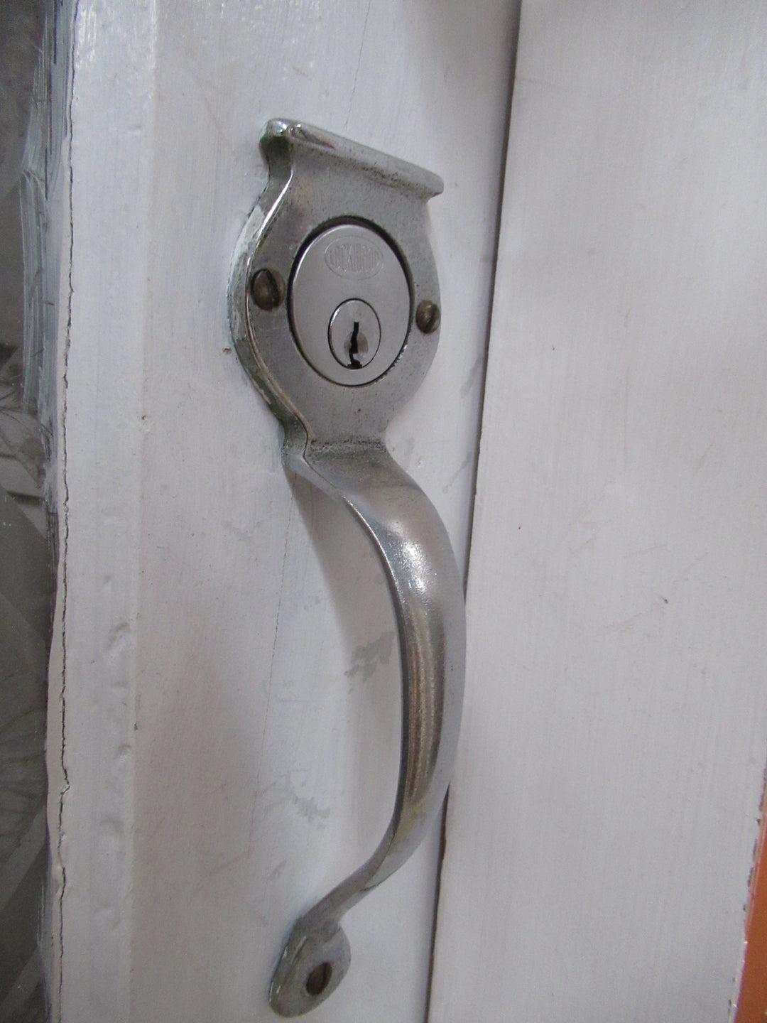 1 Lite Etched Diamond with Leaf Pattern Door in Frame 2070H x 930W x 130D/Door  1980H x  860W x 45D