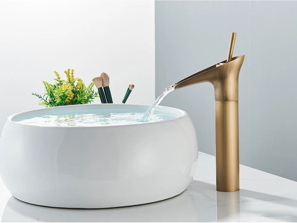 Antique Brass Basin Faucet Waterfall Bathroom Faucet Single Handle Basin Mixer Tap Deck Mounted One Hole Bronze Black Tap