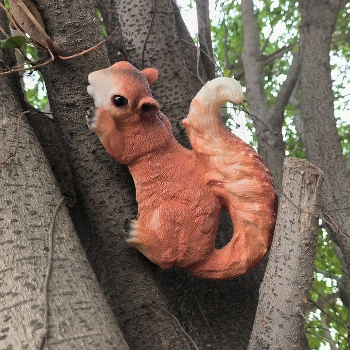 Squirrel Figurine Statues Tree Climber Sculpture Hanging Tree Garden Statue Hugger Decorations Outdoor Gifts Garden Decor Resin