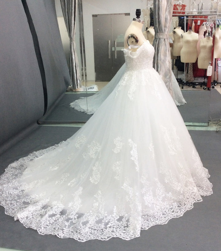 Ivory Off Shoulder Wedding Dresses 2022 Bride for Plus Size Women Celebrity Ball Gowns Beads Lace Applique Bridal Gown