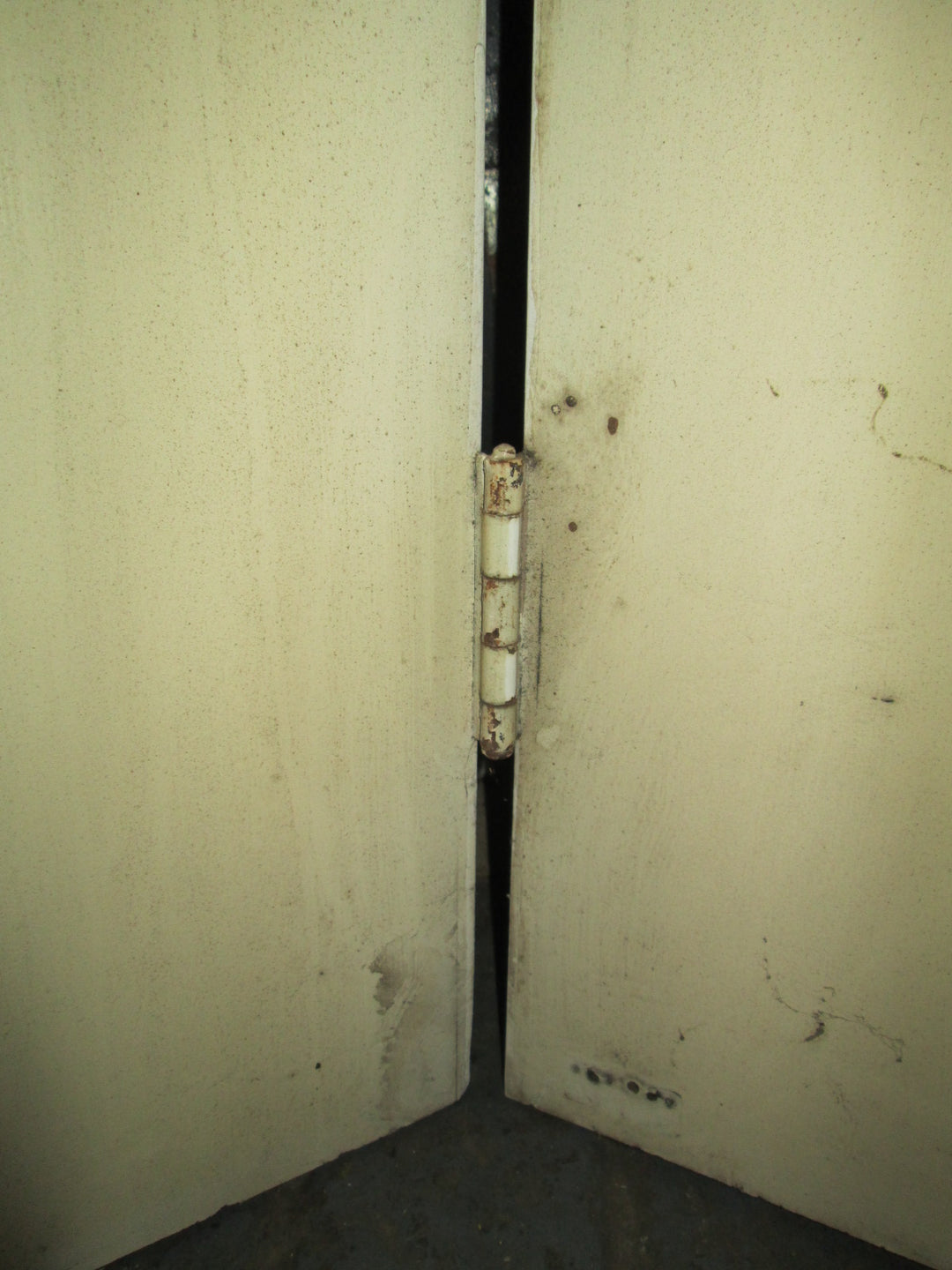 Bifolding Hollow Core Doors 1970H x 450W x 35D