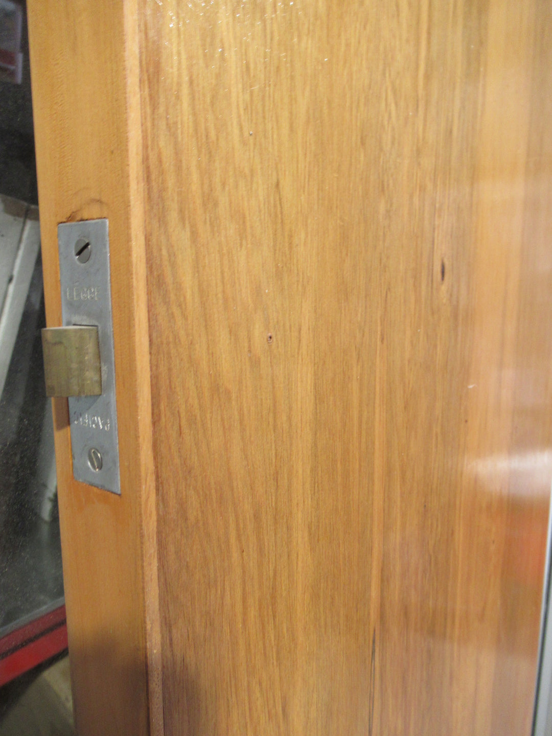 Hollow Core Rimu Veneer Closet Door   1835H x 610W x 40D