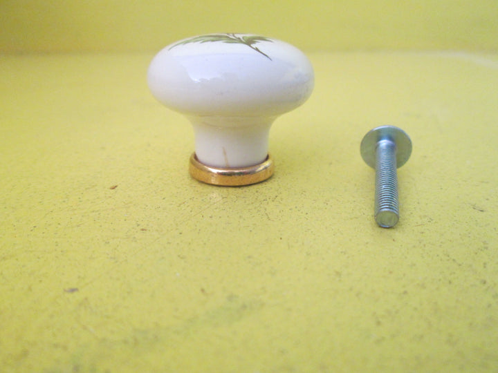 Daisy Porcelain Knob 30D x 30H (New/old)