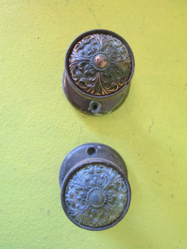 Bronze Paisley Door Knobs 50D x 65H/Plate 65D