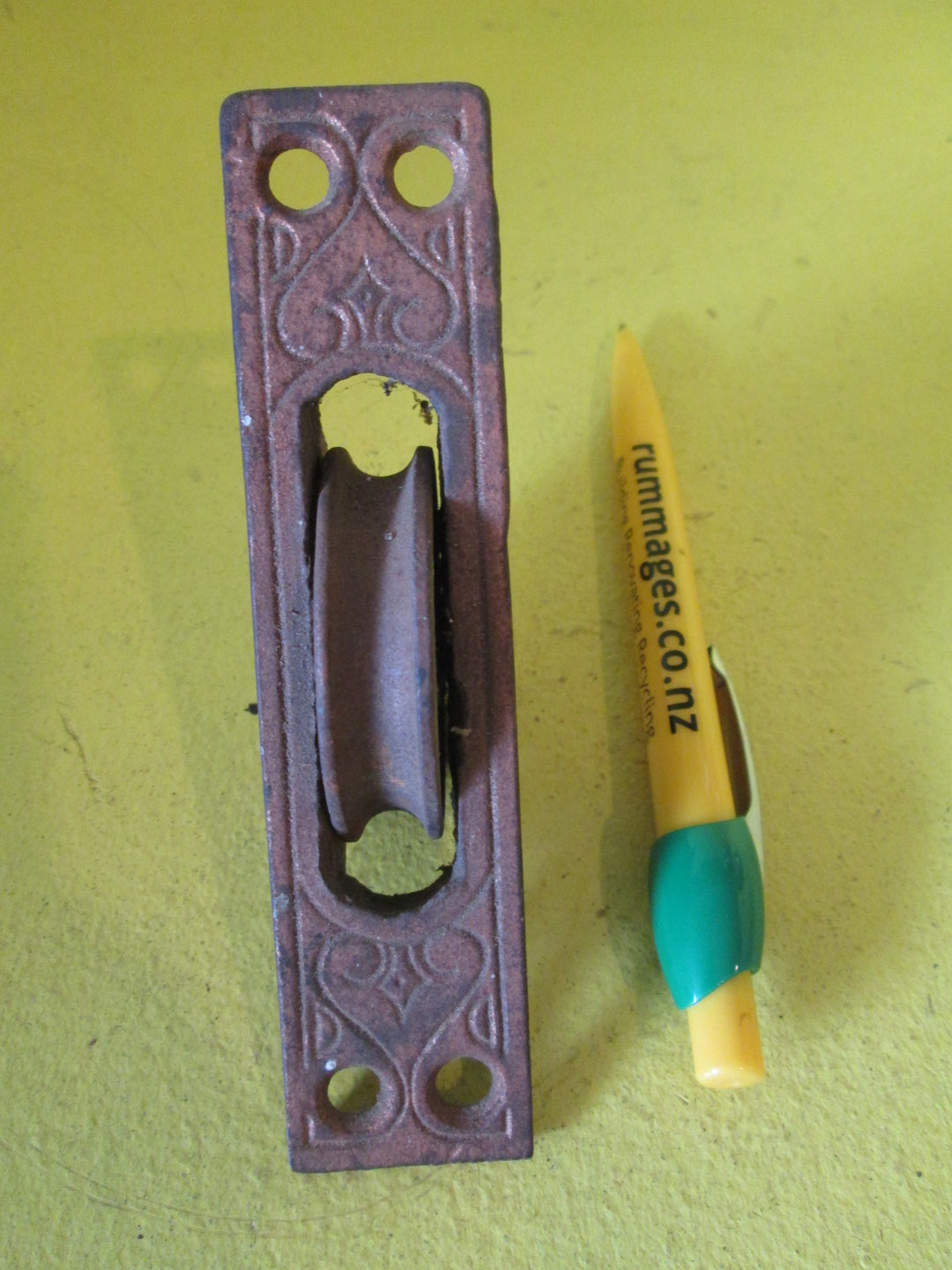 Kenrick Rectnagle Secret Pulley with Paisley Design 125L x 29W x 45D