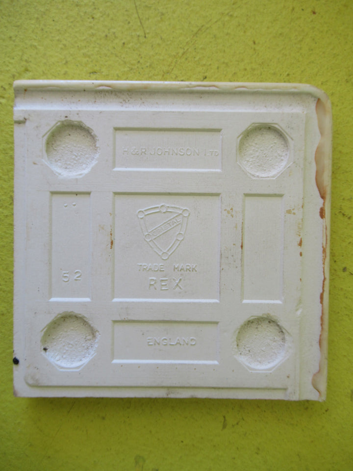 Tan Coloured Corner Tile  105 x 105 x 7D