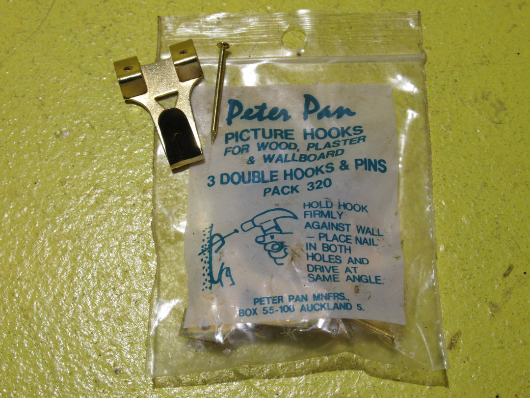 Peter Pan Double Picture Hooks (320)