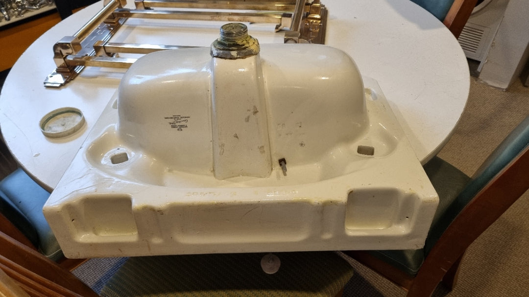Vintage Armitage Ware Traditional Basin with Right Hand Slotted Soap Dish 250-300H x 570W x 430D