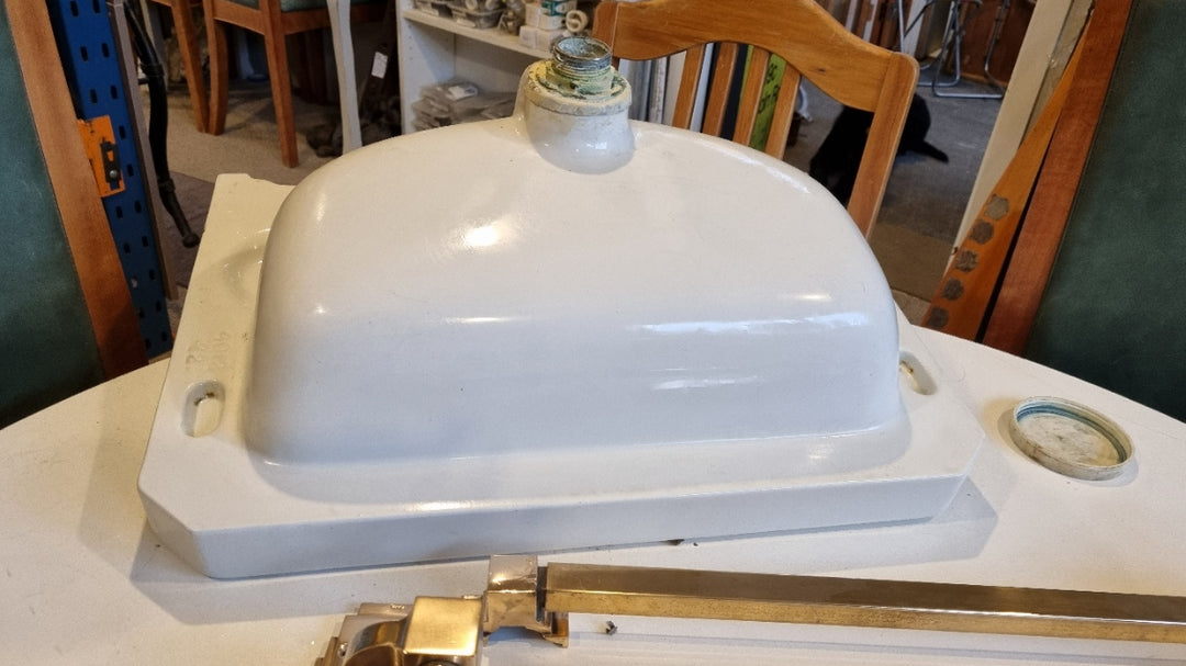 Vintage Armitage Ware Traditional Basin with Right Hand Slotted Soap Dish 250-300H x 570W x 430D