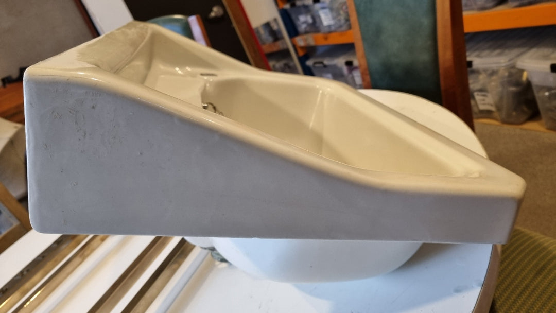Vintage Armitage Ware Traditional Basin with Right Hand Slotted Soap Dish 250-300H x 570W x 430D