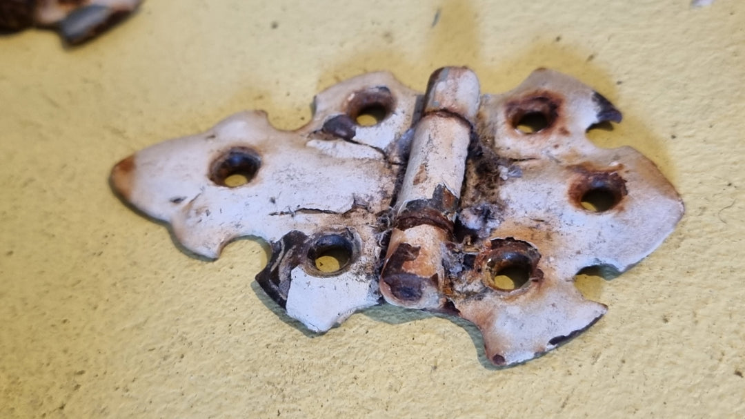Fleur de Lis Hinge 82L x 53-39L x 48W