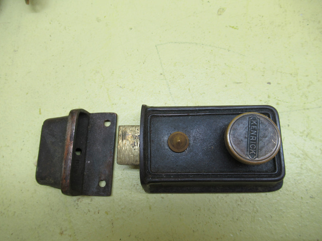 Art Deco Antique Brass Front Entrance Key Lock Pull Handle with Kenrick Night Latch 215L x 26-42W x 40D