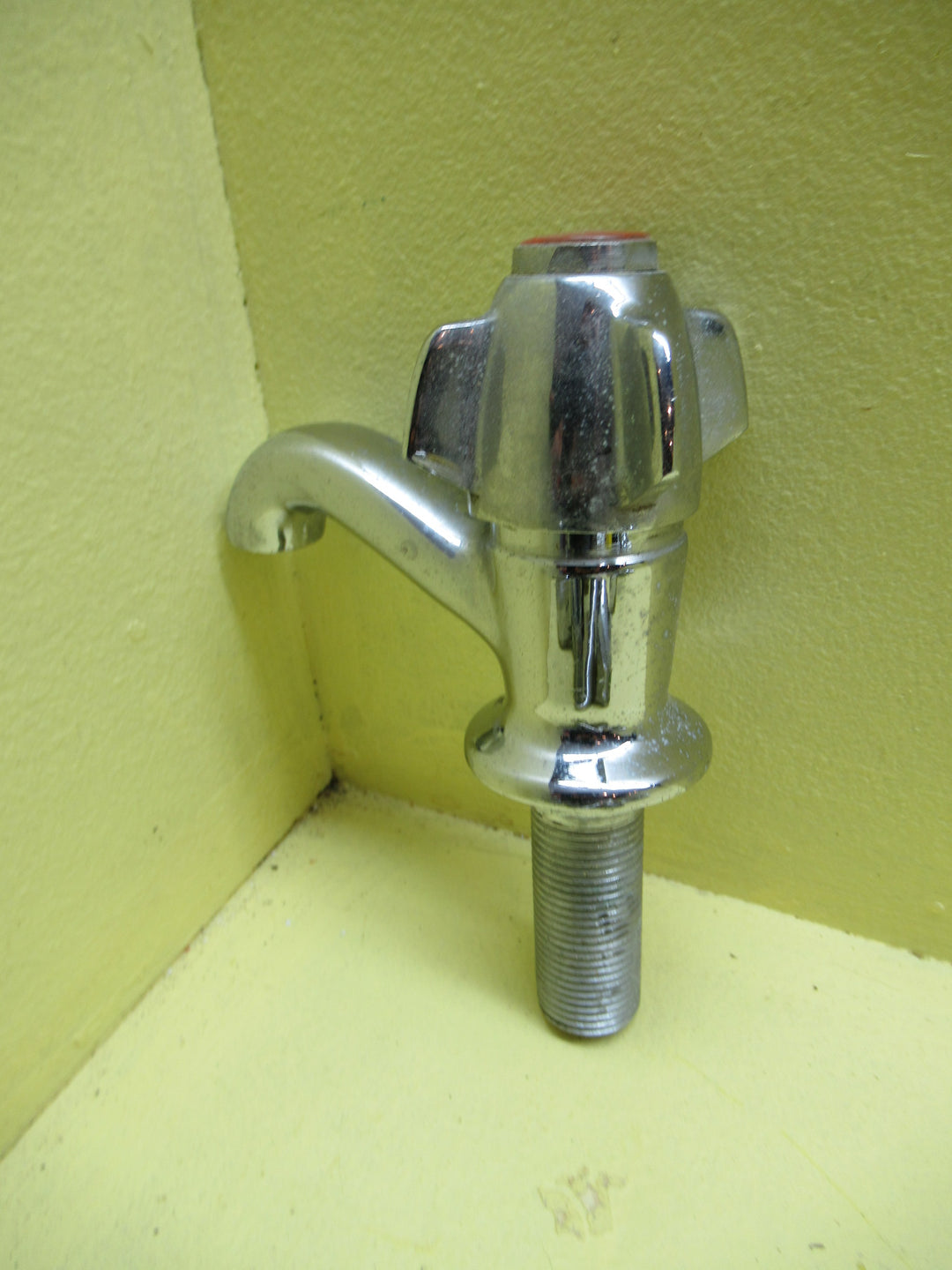 Wide Middle Fin Basin Faucet Tap with Circle Base 87H x 100d x 55Dia