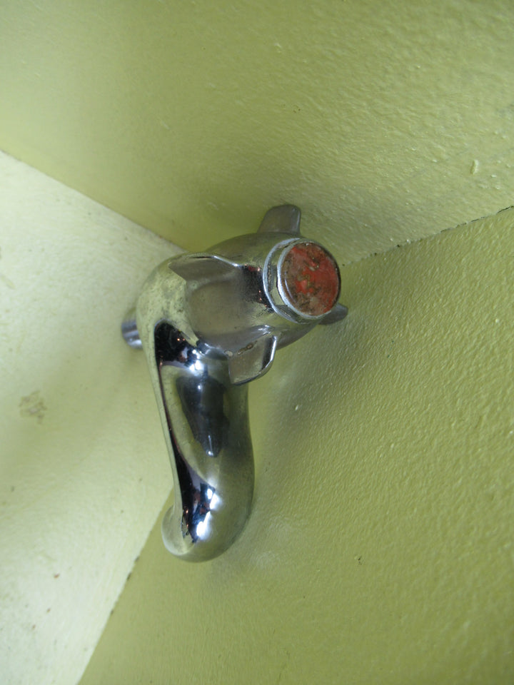 Wide Standard Middle Fin Basin Faucet Tap 75H x 100W x 55Dia