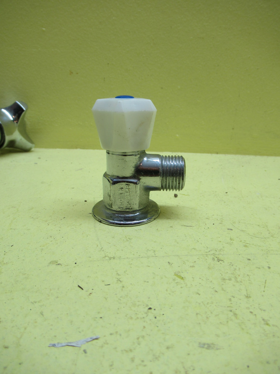White Acrylic Top Toilet Water Valve 65J x 40Dai  x 50D