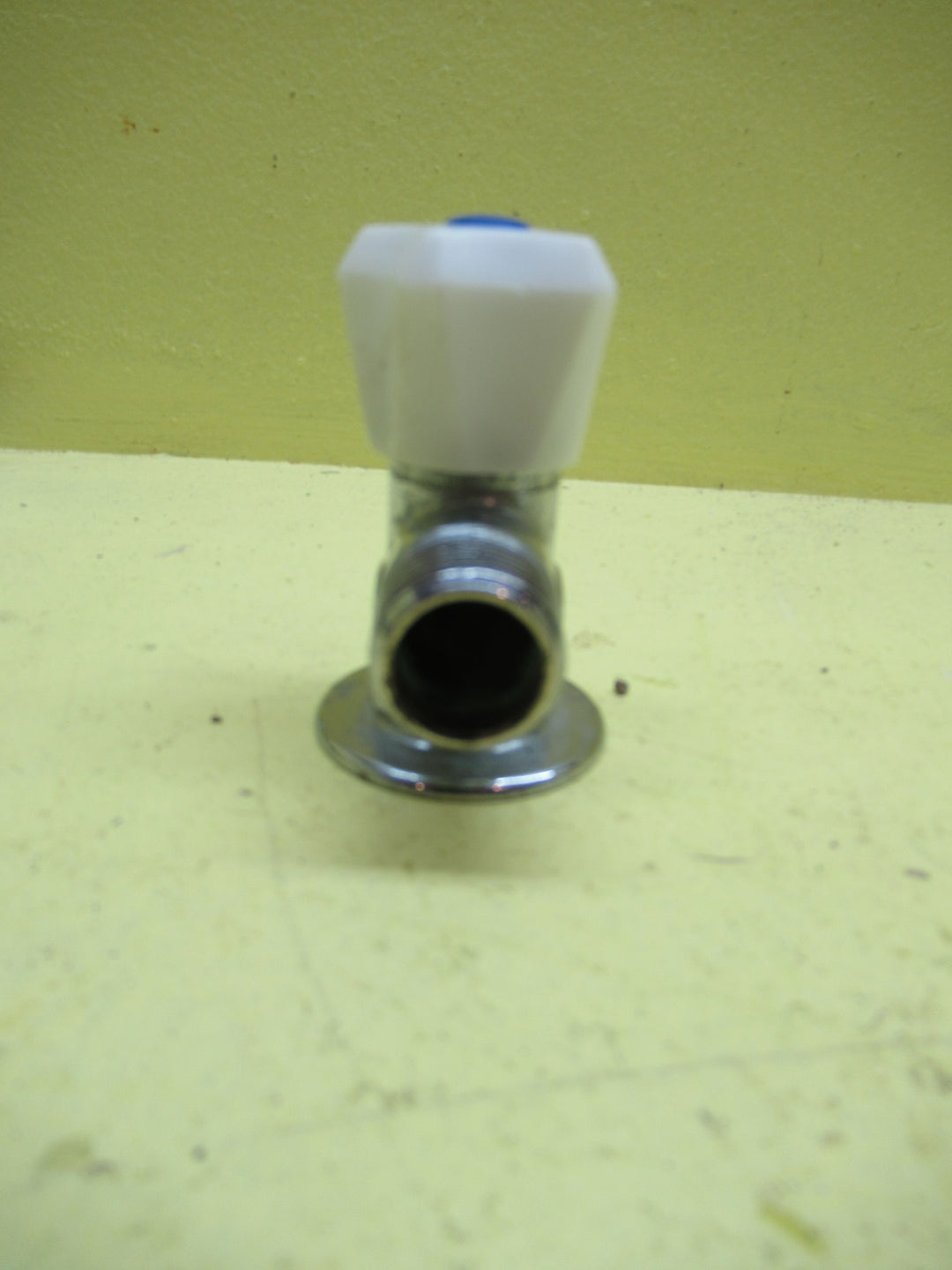 White Acrylic Top Toilet Water Valve 65J x 40Dai  x 50D
