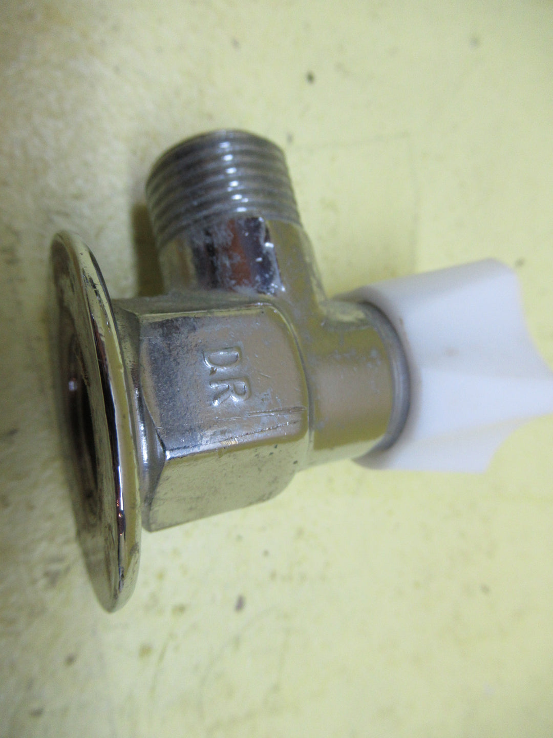 White Acrylic Top Toilet Water Valve 65J x 40Dai  x 50D