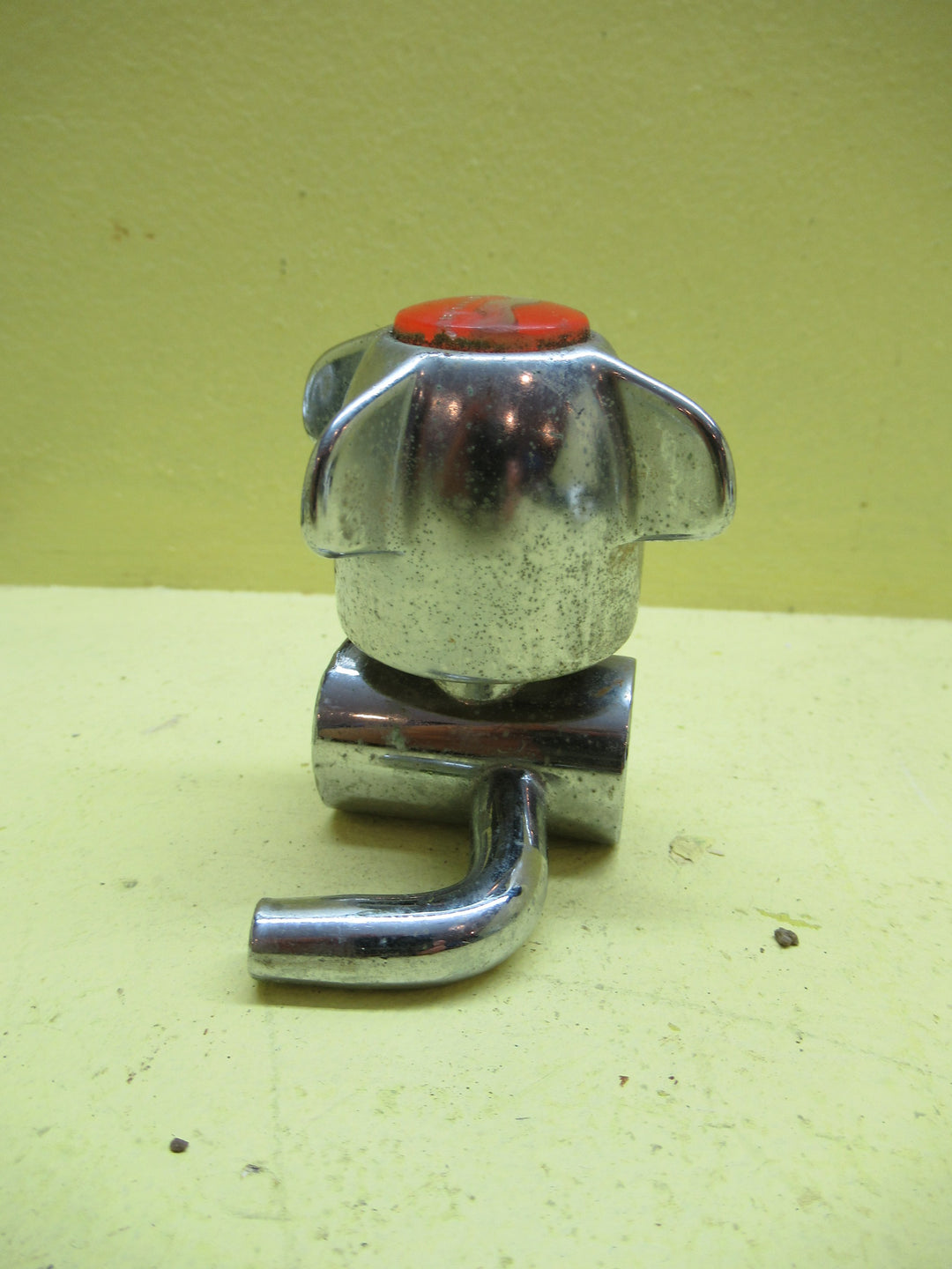 Retrto Flat Wide Small Fin Tap Fannel Hook 70H x 65Dia