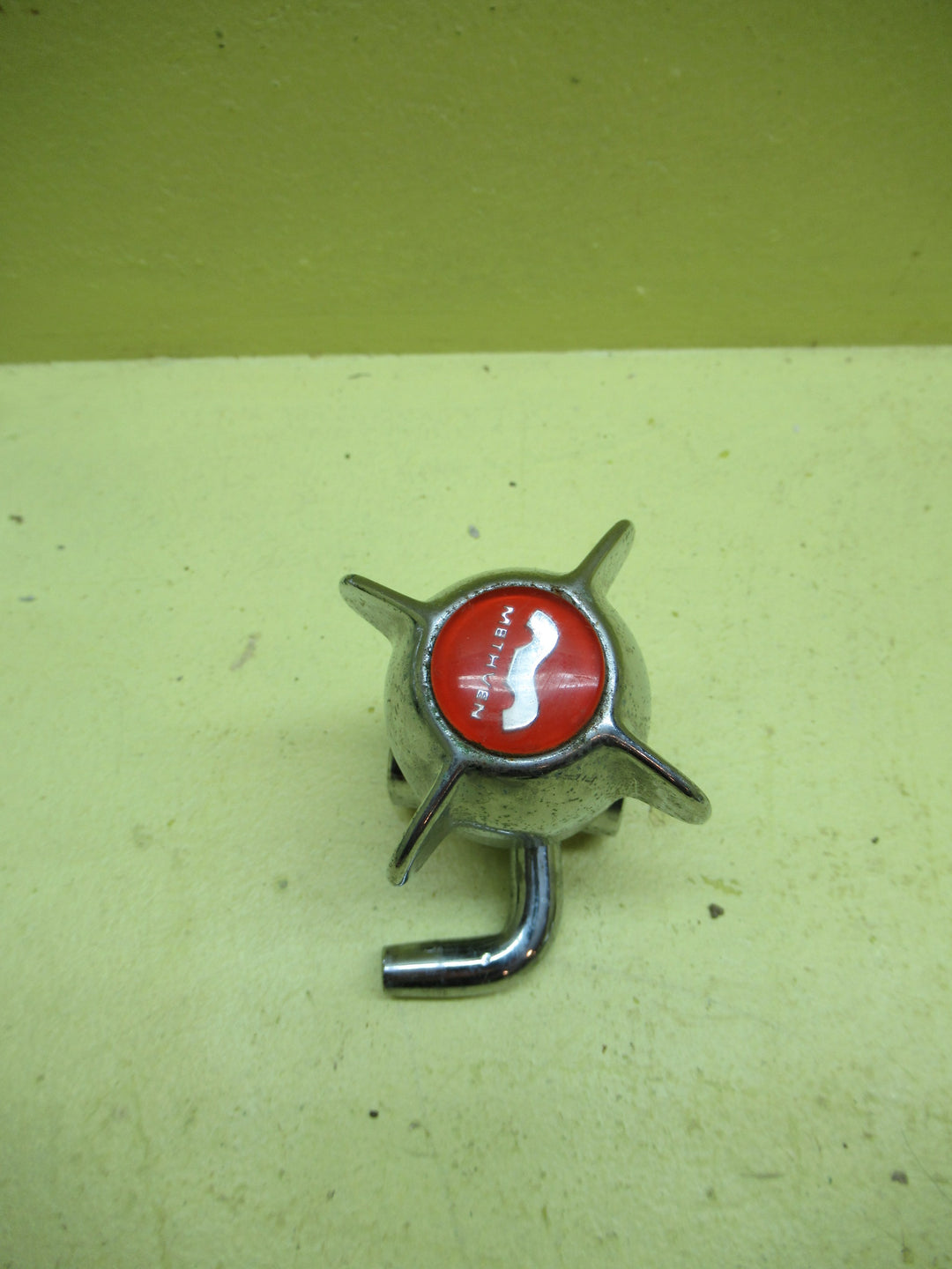 Retrto Flat Wide Small Fin Tap Fannel Hook 70H x 65Dia