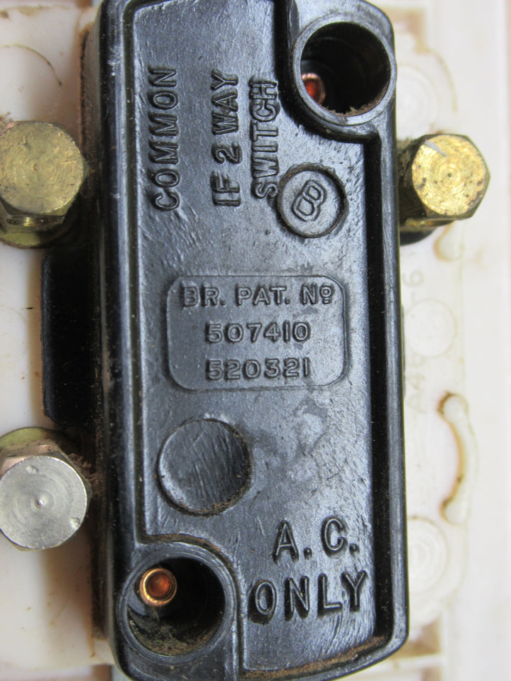 Art Deco Rib Bakelite Switch 115l x 68W x 10D