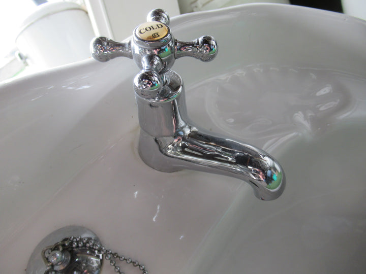 Traditional Villa Basin on Pedestal with Tapware 300H x 650W x 550D/Pedestal 660H x 19-23Dia