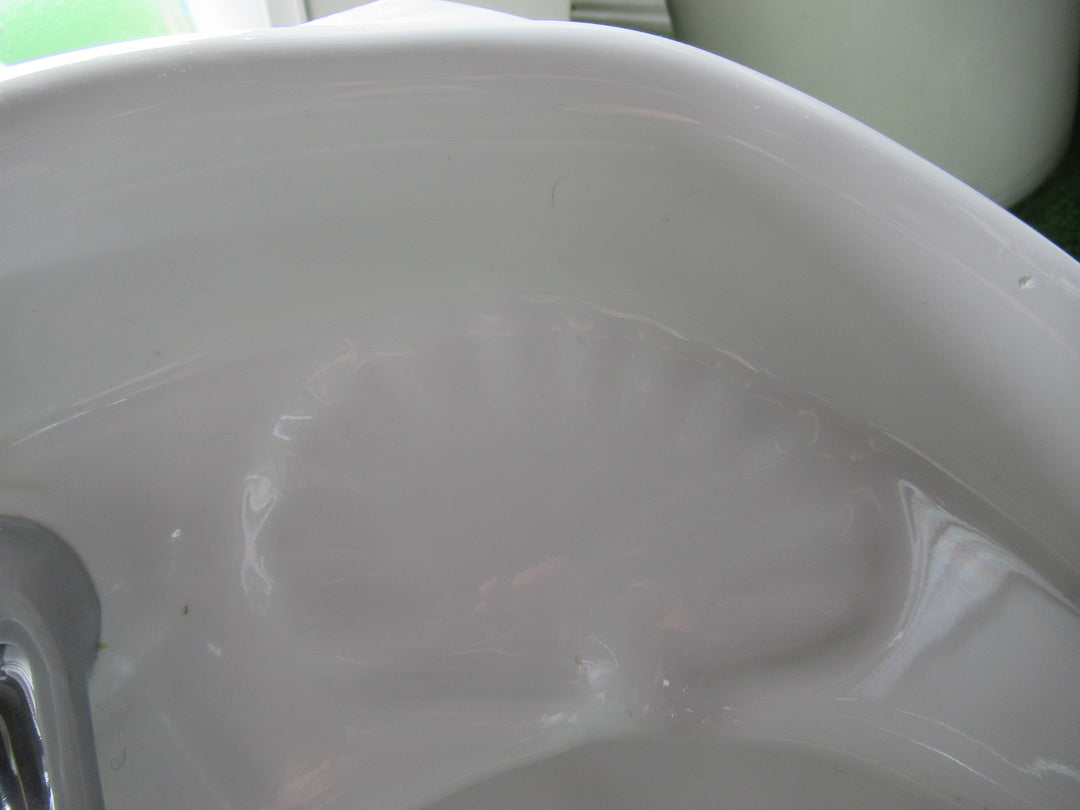 Traditional Villa Basin on Pedestal with Tapware 300H x 650W x 550D/Pedestal 660H x 19-23Dia