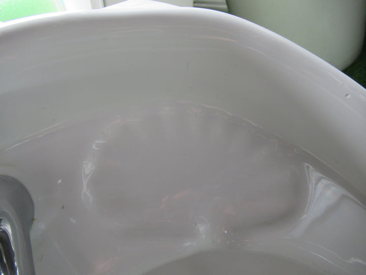 Traditional Villa Basin on Pedestal with Tapware 300H x 650W x 550D/Pedestal 660H x 19-23Dia