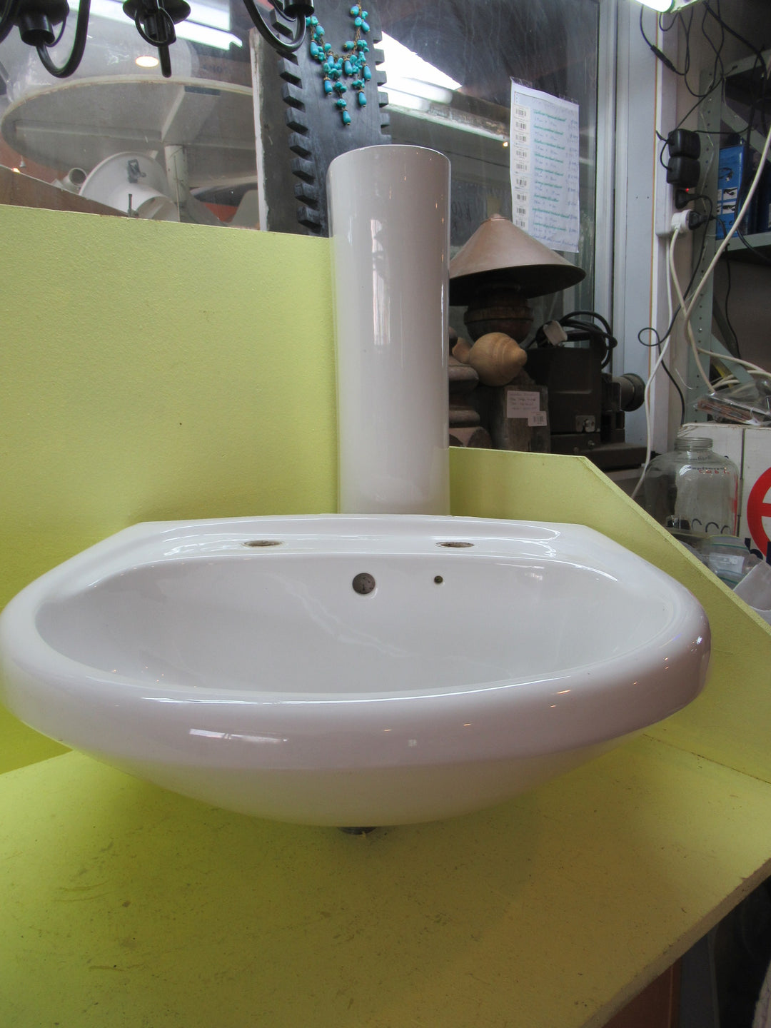 Twyford Basin & Pedestal 250H x 260W x 480D/Pedestal 65H x 140W x 155D