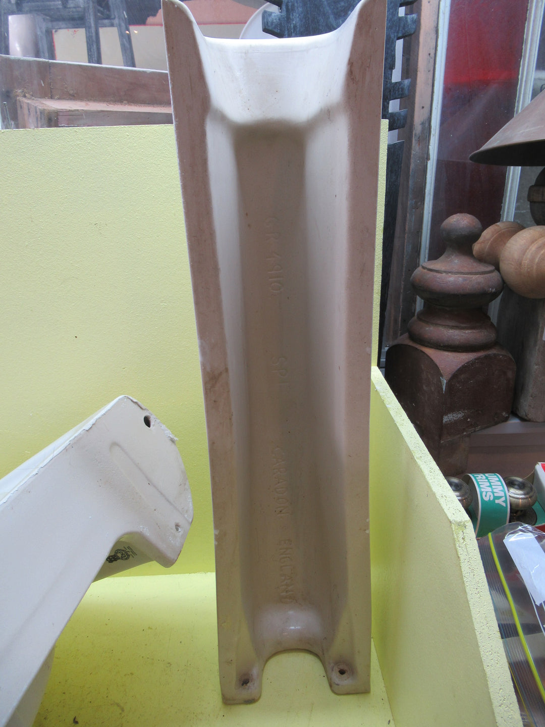 Twyford Basin & Pedestal 250H x 260W x 480D/Pedestal 65H x 140W x 155D