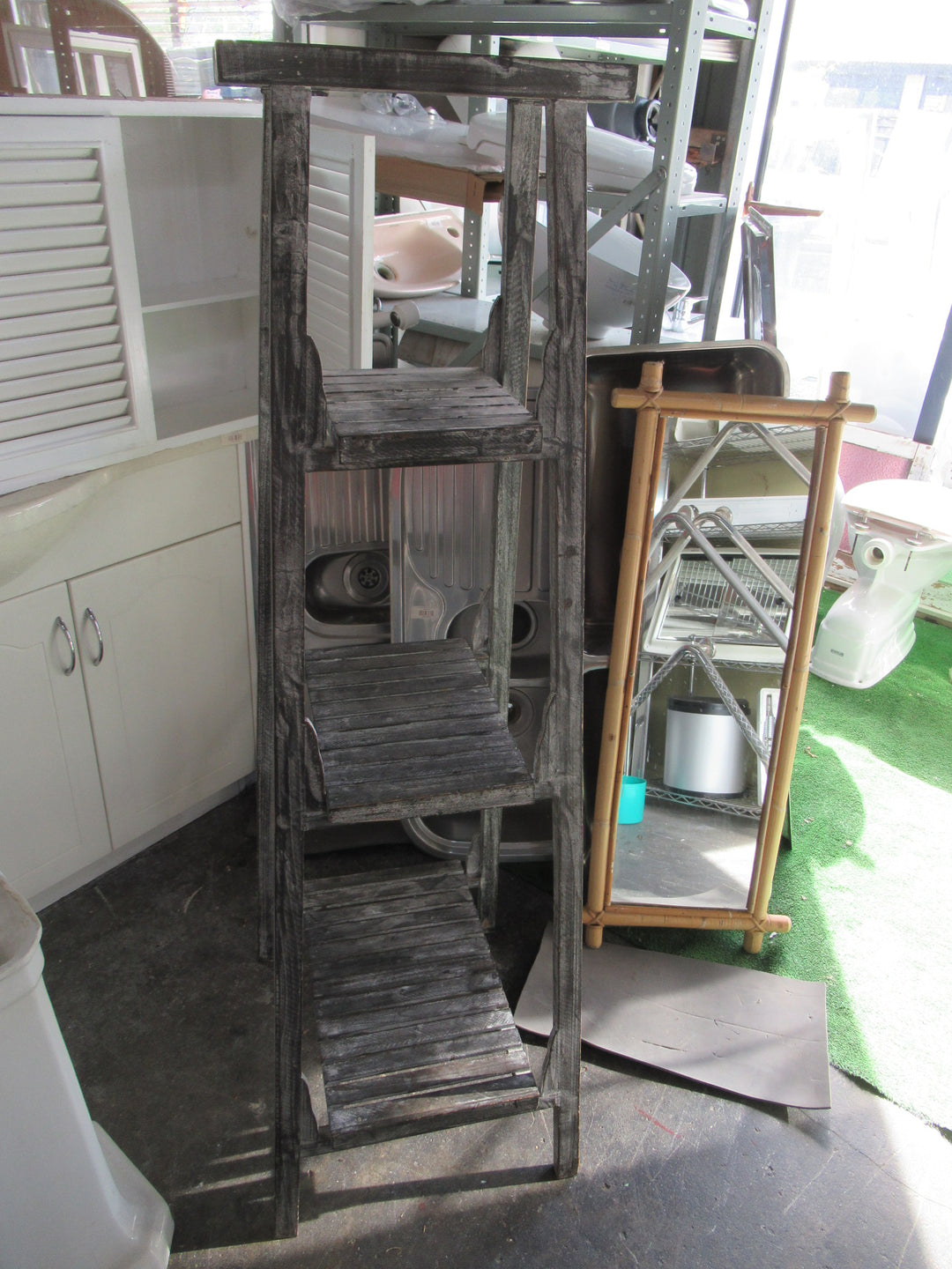 Display Ladder 143H x 37W x 17-48D