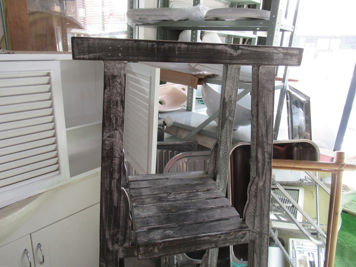 Display Ladder 143H x 37W x 17-48D