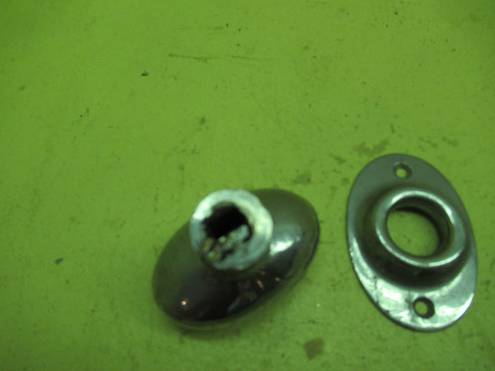 Chrome Oval Knob with Oval Roase Door Plate 65L x 40W x 60H/Plate 72L x 48W x 10H