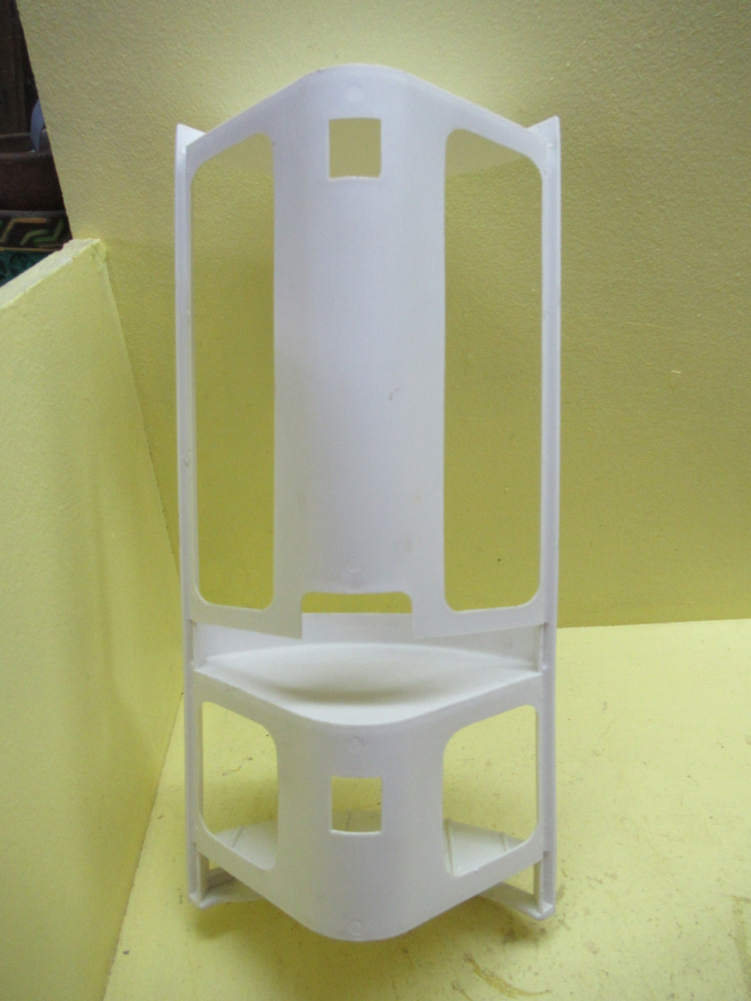 Retro Plastic Shower Caddy 380H x 135W x 135D