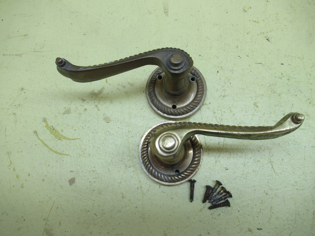 Round Plate Rope Twirl Rose & Lever Handle with Rope Twirl Edge 55Dia/Lever 70H x 76H x 105L