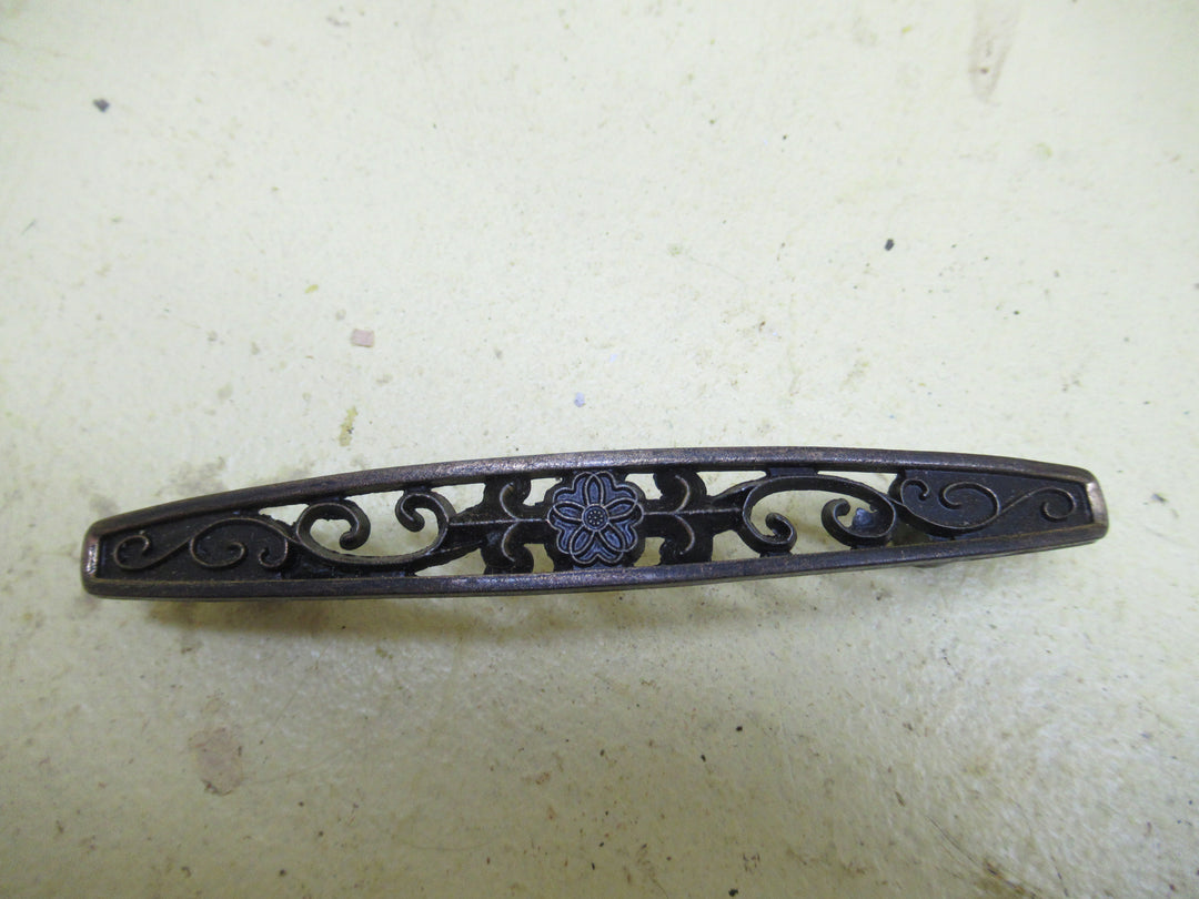 Antique Brass Oval Flower Design Pull Handle 157L x 14W x 20D/77Hole Distance