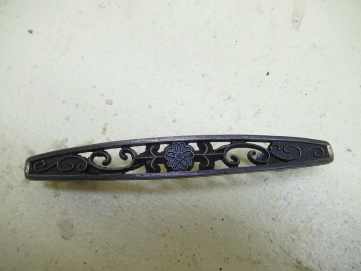 Antique Brass Oval Flower Design Pull Handle 157L x 14W x 20D/77Hole Distance