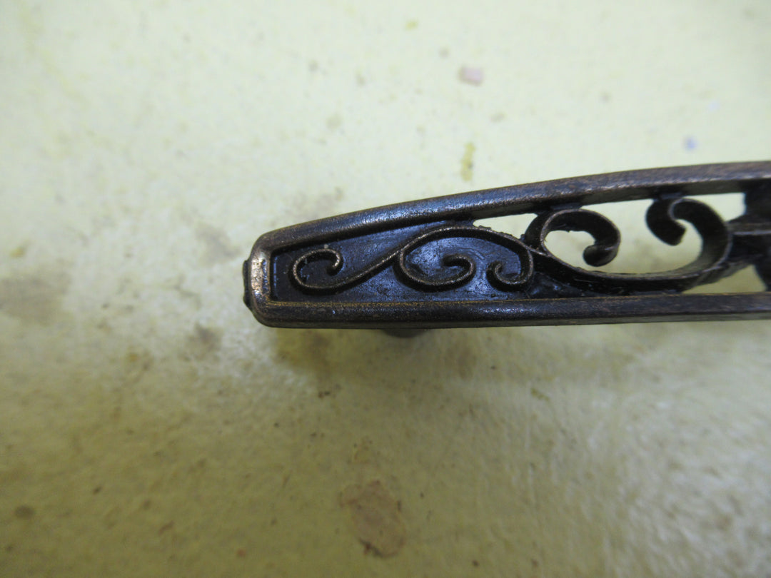 Antique Brass Oval Flower Design Pull Handle 157L x 14W x 20D/77Hole Distance
