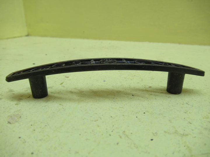Antique Brass Oval Flower Design Pull Handle 157L x 14W x 20D/77Hole Distance